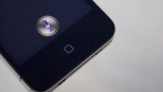iPhone 4S Owner Sues Apple After 'Defective' Battery Allegedly Starts House Fire<em></em><em></em>